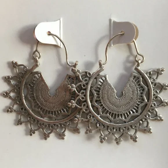Ornate metal earrings - Picture 3 of 5